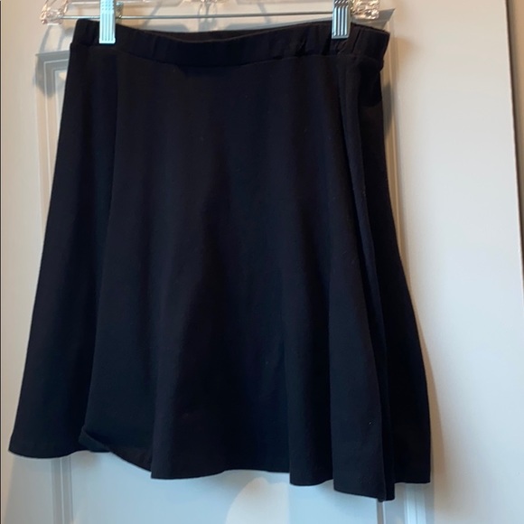 Black skater style flow skirt - Picture 1 of 5